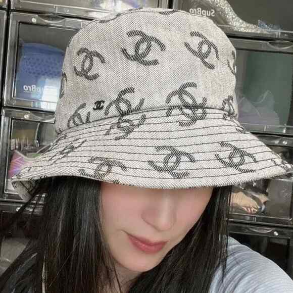 Chanel 22S Black White Grey Denim Fabric CC Logo Sun Cloche Bucket Hat Small S main image 5